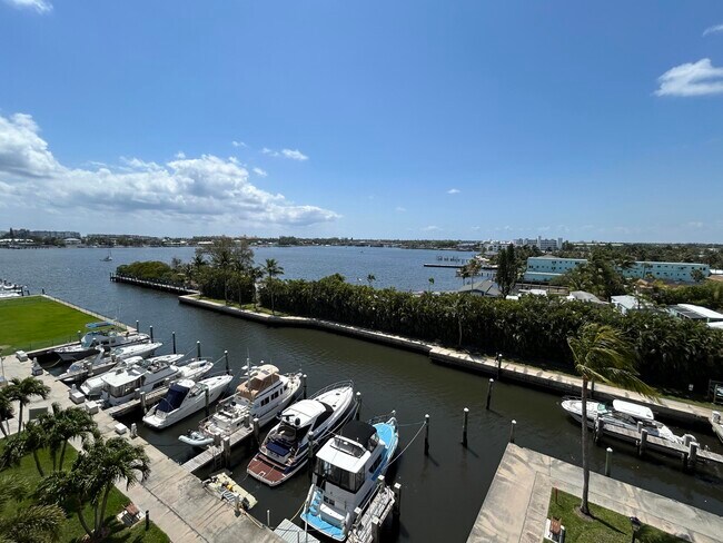 property at 806 E Windward Way