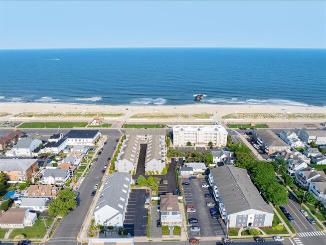 606 Beach Ave, Unit 3 in Bradley Beach, NJ - Building Photo - Building Photo