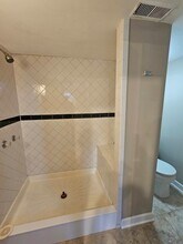 600 Hawthorne Ln in Carpentersville, IL - Building Photo - Building Photo