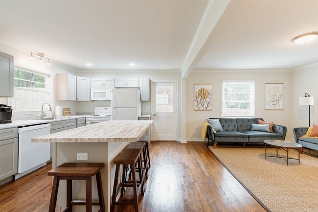 140 Catlin Cir in Greenville, SC - Building Photo - Building Photo
