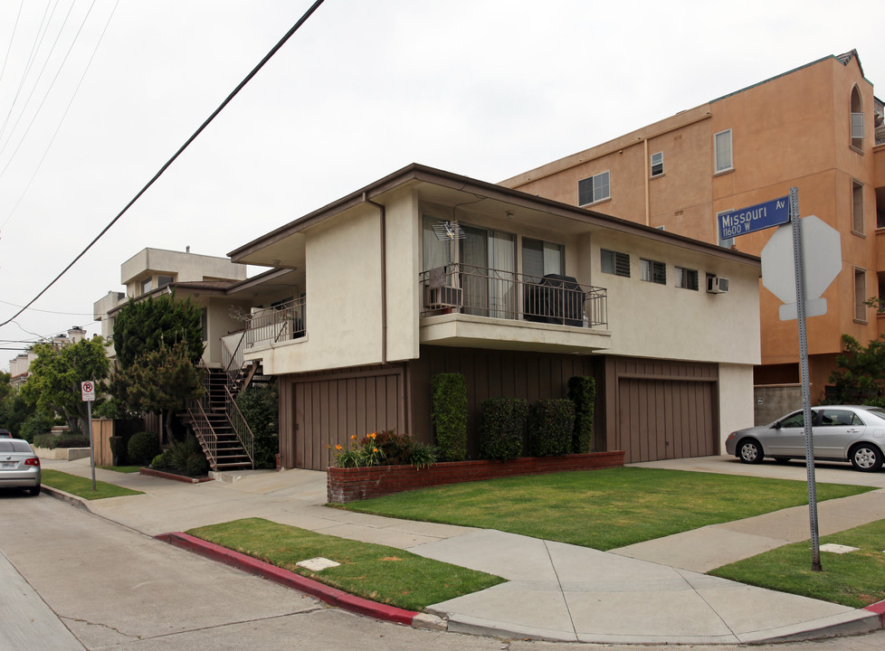 11605 Missouri Ave in Los Angeles, CA - Foto de edificio