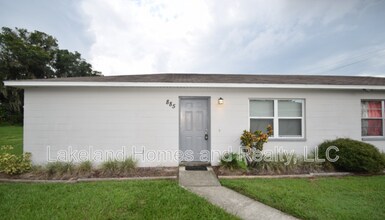 885 School House Rd in Lakeland, FL - Foto de edificio - Building Photo