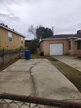 2231 Elton Ave in Bakersfield, CA - Building Photo - Building Photo