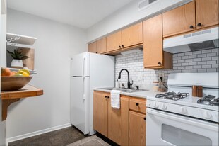 2721 Madelyn Dr SW in Wyoming, MI - Building Photo