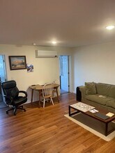 122 Main St, Unit 202 in Topsham, ME - Foto de edificio - Building Photo