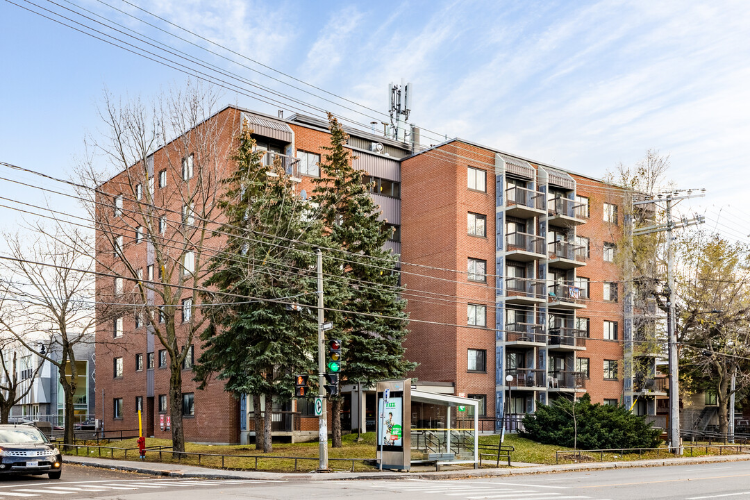 3000 Jean-Talon Rue E in Montréal, QC - Building Photo