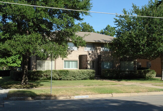 4403 Cole Ave in Dallas, TX - Foto de edificio - Building Photo