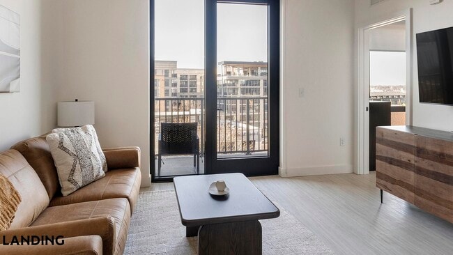 1007 S Mint St, Unit 720 in Charlotte, NC - Building Photo - Building Photo