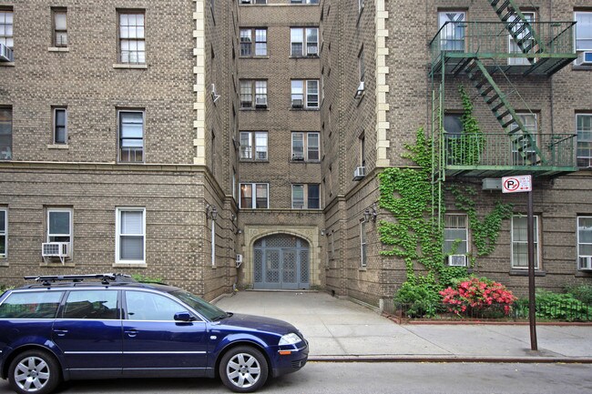 165 Pinehurst Avenue in New York, NY - Building Photo - Building Photo