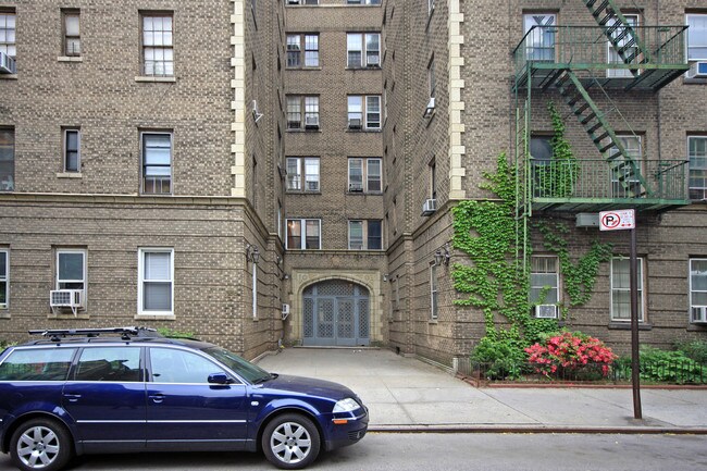 165 Pinehurst Avenue in New York, NY - Foto de edificio - Building Photo