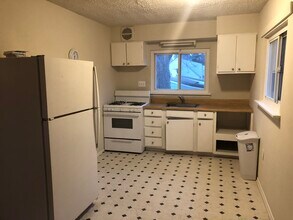 528 Kuethe Rd NE, Unit A in Glen Burnie, MD - Building Photo - Building Photo