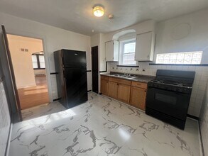 8955 Mayfield Ct in Jennings, MO - Building Photo - Building Photo