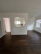 702 N Catalina St in Burbank, CA - Foto de edificio - Building Photo