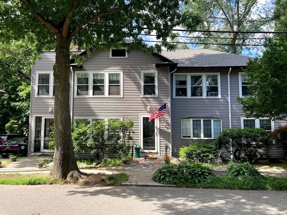 36 Beaconsfield Rd in Brookline, MA - Building Photo