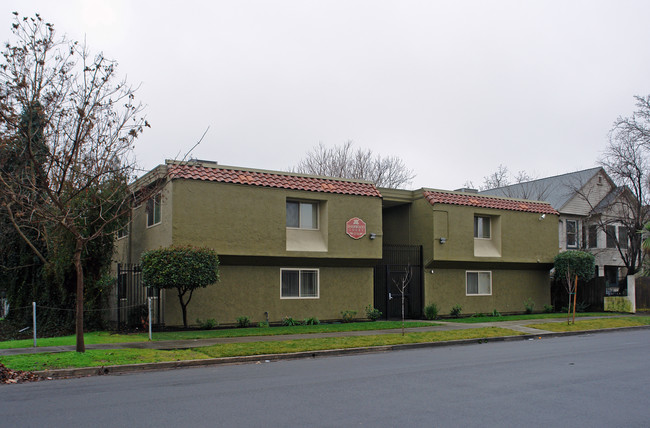 Sherwood Court in Sacramento, CA - Foto de edificio - Building Photo