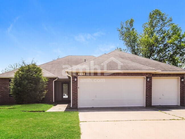 property at 225 W Charleston St