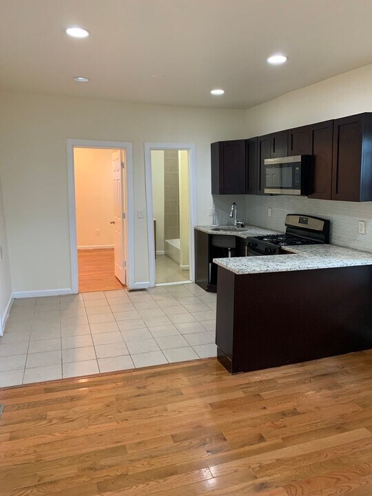 54 Kent St in Newark, NJ - Building Photo