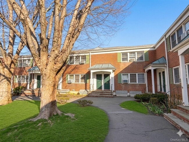 580 Bedford Rd in Pleasantville, NY - Building Photo - Building Photo