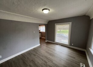 512 W Walnut St in Independence, MO - Building Photo - Building Photo