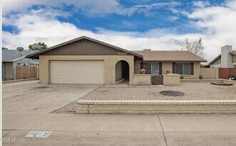 5055 W Vogel Ave in Glendale, AZ - Building Photo