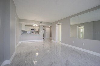2333 Feather Sound Dr in Clearwater, FL - Building Photo - Building Photo