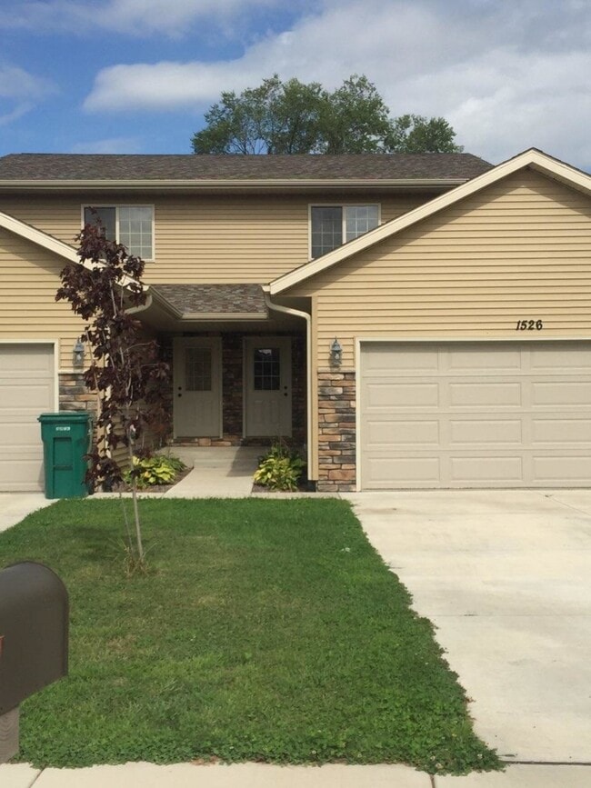 property at 1500 E Clairemont Ave