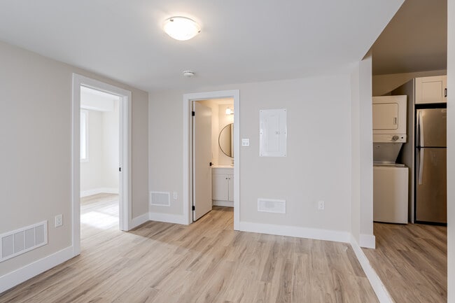 64 Collete Crescent in Barrie, ON - Building Photo - Building Photo