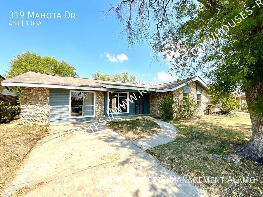 319 Mahota Dr in San Antonio, TX - Building Photo