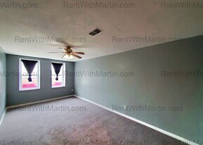 9 N Frederick Ave in Oelwein, IA - Building Photo