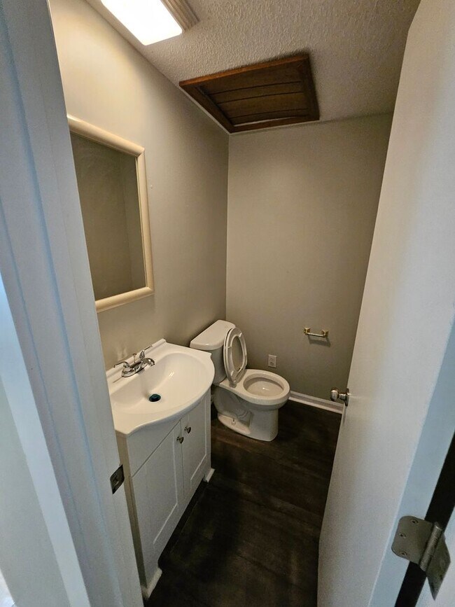 property at 1044 N Eskew Rd