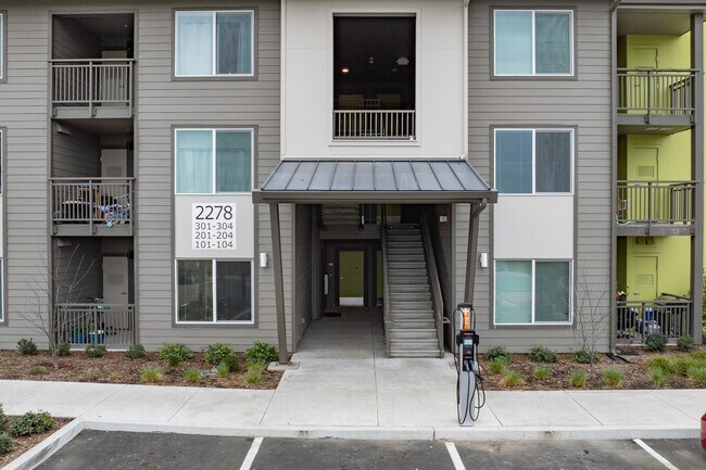 Stony Point Flats in Santa Rosa, CA - Foto de edificio - Building Photo