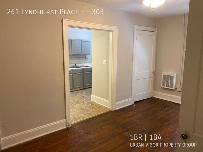 261 Lyndhurst Pl in Lexington, KY - Building Photo - Building Photo