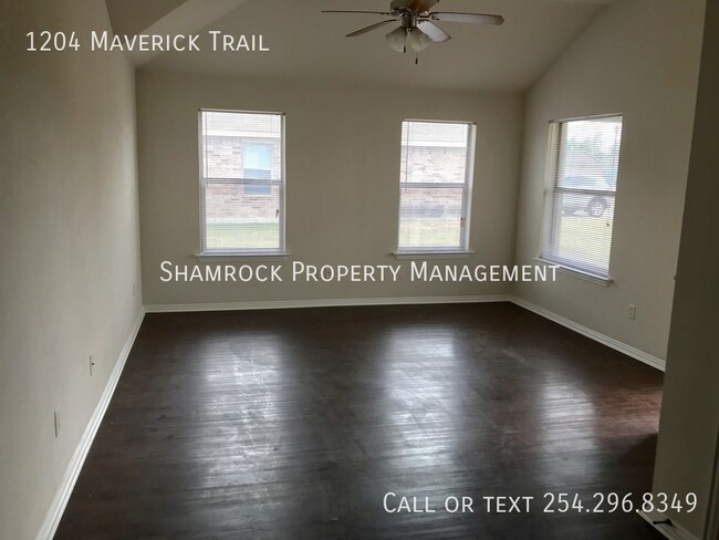 1204 Maverick Trail in McGregor, TX - Building Photo - Building Photo