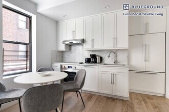 915 W End Ave in New York, NY - Building Photo - Building Photo