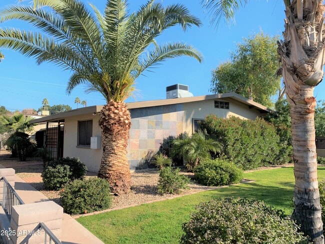 property at 3646 E Montecito Ave