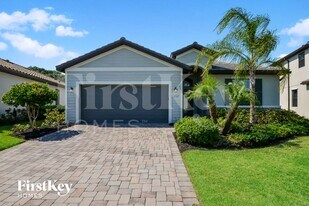 11327 Sweetgrass Dr in Bradenton, FL - Building Photo