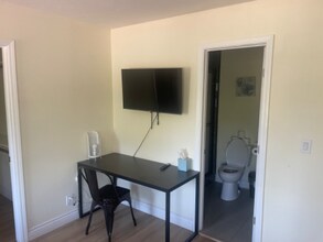 6681 Tara Ave in Las Vegas, NV - Building Photo - Building Photo