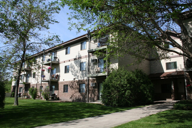 Cedars Apartments in Fargo, ND - Building Photo - Building Photo