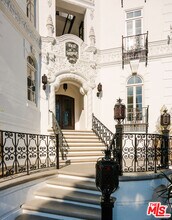 1302 N Sweetzer Ave in West Hollywood, CA - Building Photo - Building Photo