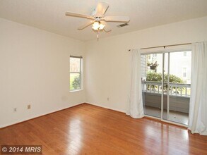 13085 Autumn Woods Way in Fairfax, VA - Building Photo - Building Photo