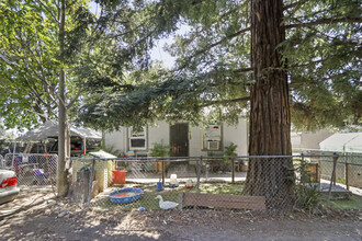 451 Maple St in West Sacramento, CA - Building Photo - Building Photo