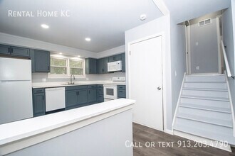 7939 Robinson St in Overland Park, KS - Building Photo - Building Photo