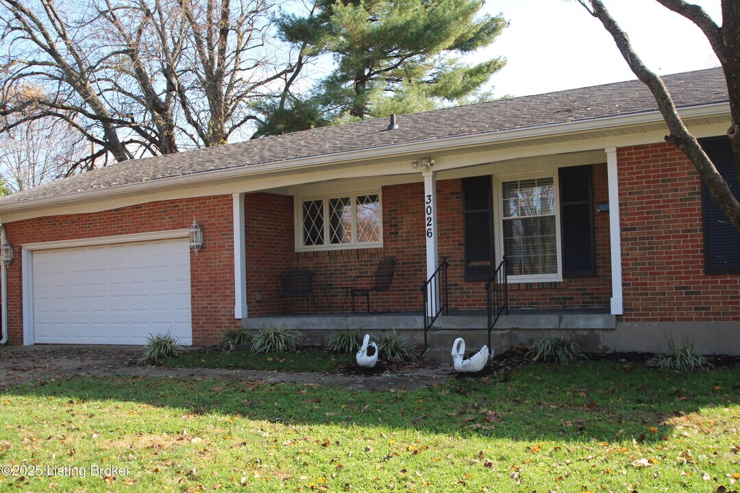 3026 Kaye Lawn Dr in Louisville, KY - Building Photo