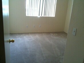 9394 Island Dawn St in Las Vegas, NV - Foto de edificio - Building Photo