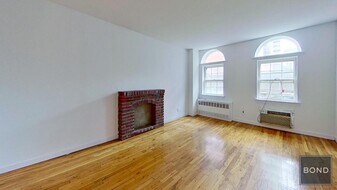 402 E 83rd St in New York, NY - Building Photo