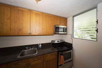 1870 Lusitana St, Unit 303 in Honolulu, HI - Foto de edificio - Building Photo