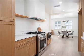 13203 Lakewood Blvd in Downey, CA - Building Photo - Building Photo