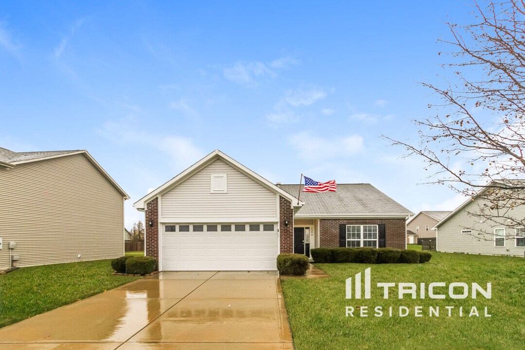 2690 Kilmurray Dr in Brownsburg, IN - Building Photo