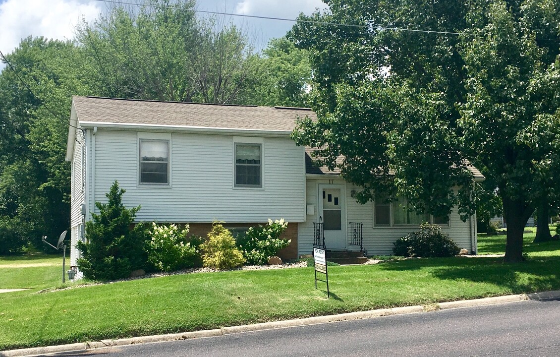 17 Pershing Rd in Columbia, MO - Building Photo