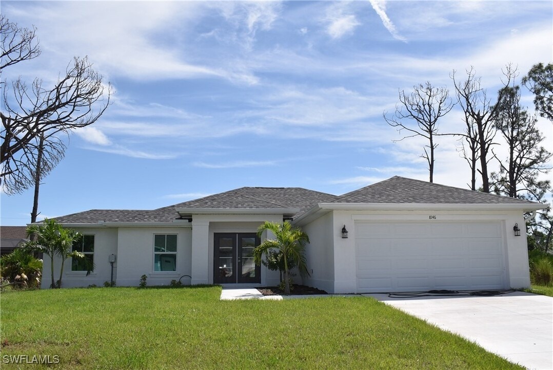 8146 Dimstead St in Port Charlotte, FL - Building Photo